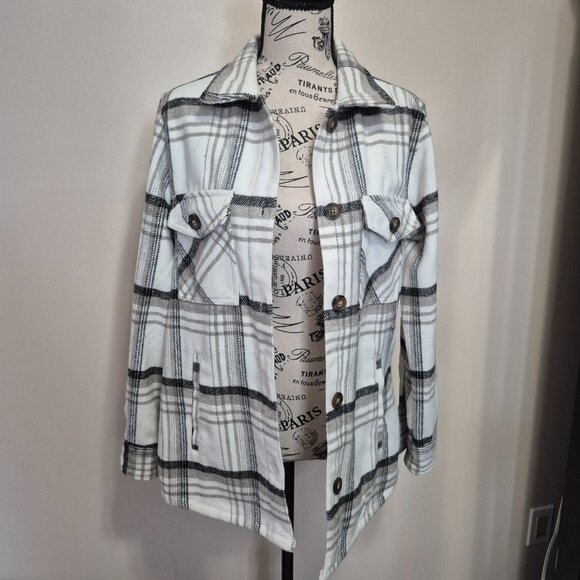 Shacket - Picture 2 of 11